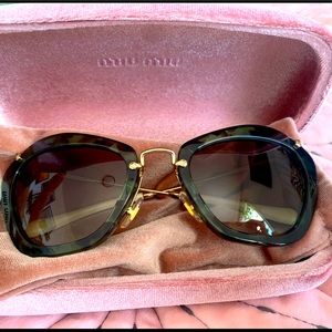 Fancy MiuMiu in the house! Versatile yet so unique in style!